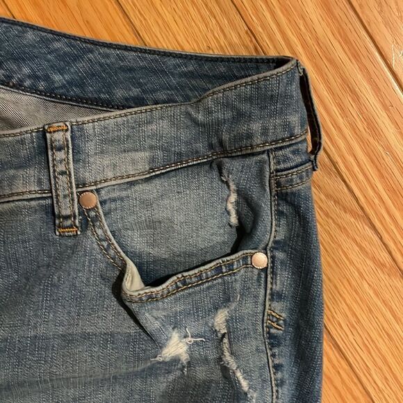 Torrid Vintage Stretch Crop Boyfriend Jeans 🌻 - Picture 3 of 8